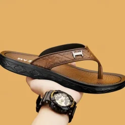 Hot OUKU Men's Brown Casual Flip Flops with Textured Footbed and Adjustable Strap – Comfortable Outdoor Sandals for Summer and Beach Wear
