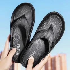 Hot OUKU Men's Brown Casual Flip Flops with Textured Footbed and Adjustable Strap – Comfortable Outdoor Sandals for Summer and Beach Wear