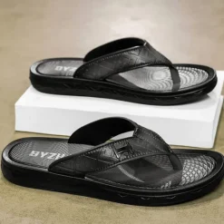 Hot OUKU Men's Brown Casual Flip Flops with Textured Footbed and Adjustable Strap – Comfortable Outdoor Sandals for Summer and Beach Wear