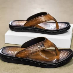 Hot OUKU Men's Brown Casual Flip Flops with Textured Footbed and Adjustable Strap – Comfortable Outdoor Sandals for Summer and Beach Wear