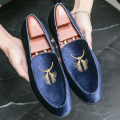OUKU Men's Green Velvet Loafers with Gold Embroidery – Luxurious Slip-On Shoes for Formal Events and Weddings