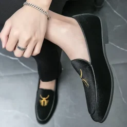 OUKU Men's Green Velvet Loafers with Gold Embroidery – Luxurious Slip-On Shoes for Formal Events and Weddings