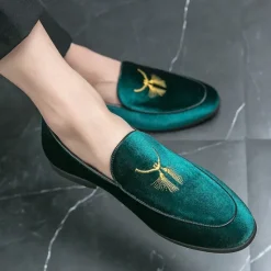 OUKU Men's Green Velvet Loafers with Gold Embroidery – Luxurious Slip-On Shoes for Formal Events and Weddings