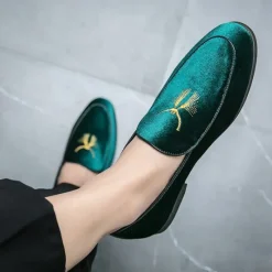 OUKU Men's Green Velvet Loafers with Gold Embroidery – Luxurious Slip-On Shoes for Formal Events and Weddings