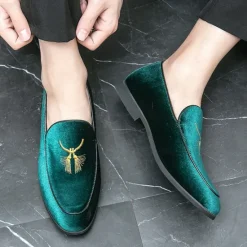 OUKU Men's Green Velvet Loafers with Gold Embroidery – Luxurious Slip-On Shoes for Formal Events and Weddings