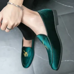 OUKU Men's Green Velvet Loafers with Gold Embroidery – Luxurious Slip-On Shoes for Formal Events and Weddings