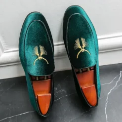 OUKU Men's Green Velvet Loafers with Gold Embroidery – Luxurious Slip-On Shoes for Formal Events and Weddings