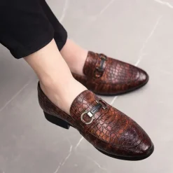 Online OUKU Men's Red Crocodile-Embossed Faux Leather Loafers – Luxury Slip-On Shoes with Sleek Metal Buckle Accent for Formal and Business Wear