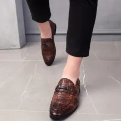 Online OUKU Men's Red Crocodile-Embossed Faux Leather Loafers – Luxury Slip-On Shoes with Sleek Metal Buckle Accent for Formal and Business Wear