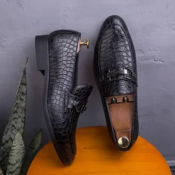 Online OUKU Men's Red Crocodile-Embossed Faux Leather Loafers – Luxury Slip-On Shoes with Sleek Metal Buckle Accent for Formal and Business Wear