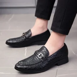 Online OUKU Men's Red Crocodile-Embossed Faux Leather Loafers – Luxury Slip-On Shoes with Sleek Metal Buckle Accent for Formal and Business Wear