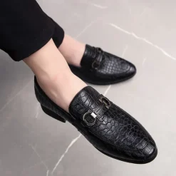 Online OUKU Men's Red Crocodile-Embossed Faux Leather Loafers – Luxury Slip-On Shoes with Sleek Metal Buckle Accent for Formal and Business Wear
