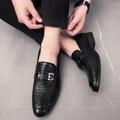 Online OUKU Men's Red Crocodile-Embossed Faux Leather Loafers – Luxury Slip-On Shoes with Sleek Metal Buckle Accent for Formal and Business Wear