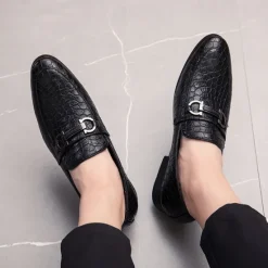 Online OUKU Men's Red Crocodile-Embossed Faux Leather Loafers – Luxury Slip-On Shoes with Sleek Metal Buckle Accent for Formal and Business Wear