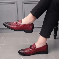 Online OUKU Men's Red Crocodile-Embossed Faux Leather Loafers – Luxury Slip-On Shoes with Sleek Metal Buckle Accent for Formal and Business Wear