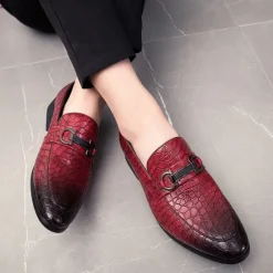 Online OUKU Men's Red Crocodile-Embossed Faux Leather Loafers – Luxury Slip-On Shoes with Sleek Metal Buckle Accent for Formal and Business Wear